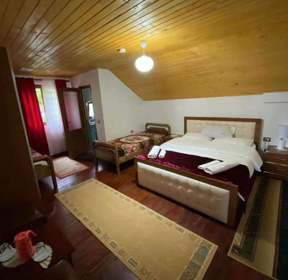 Guesthouse Mehmeti 발보너 외부 사진