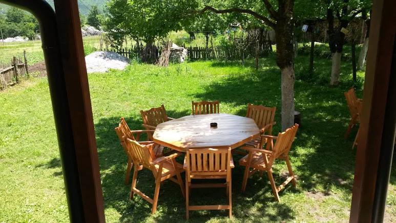 Guesthouse Mehmeti 발보너 외부 사진