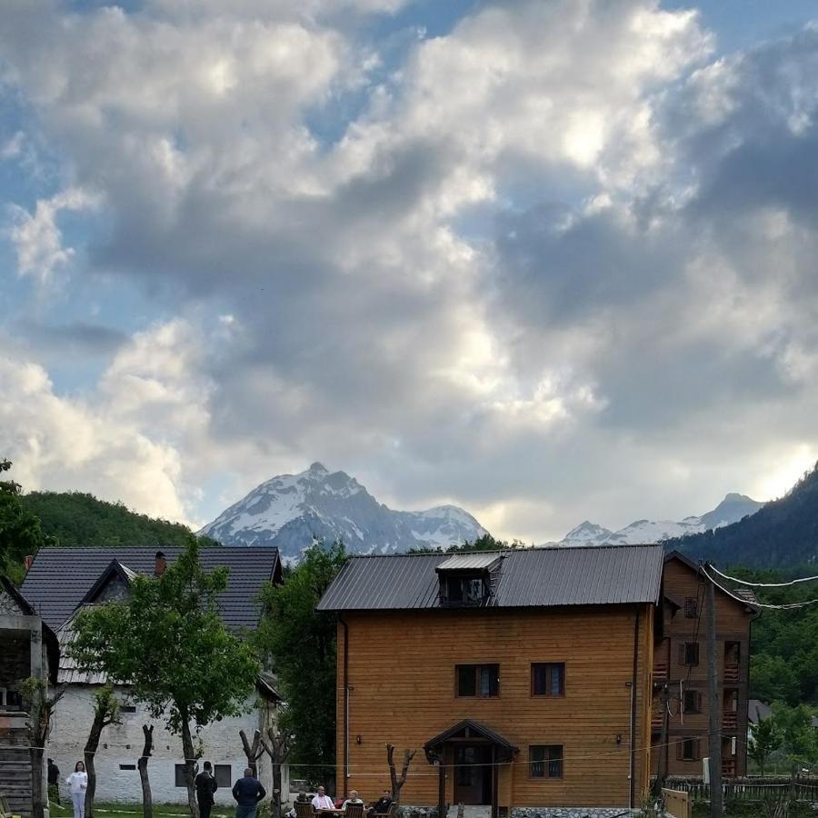 Guesthouse Mehmeti 발보너 외부 사진