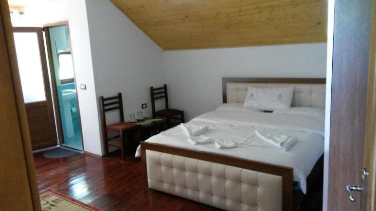 Guesthouse Mehmeti 발보너 외부 사진
