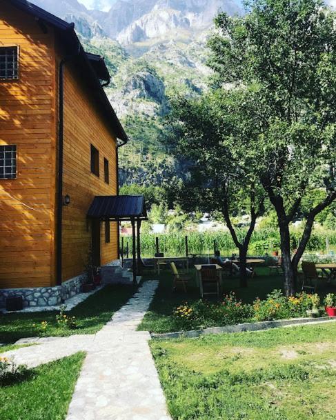 Guesthouse Mehmeti 발보너 외부 사진