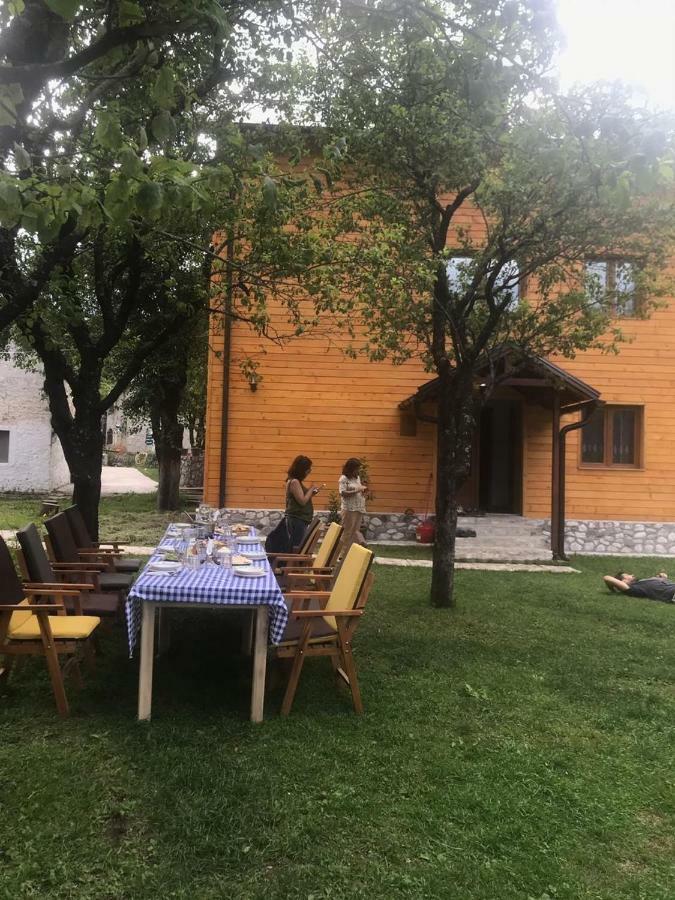 Guesthouse Mehmeti 발보너 외부 사진